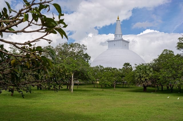Ruvanweli Dagoba — Anuradhapura, Sri Lanka